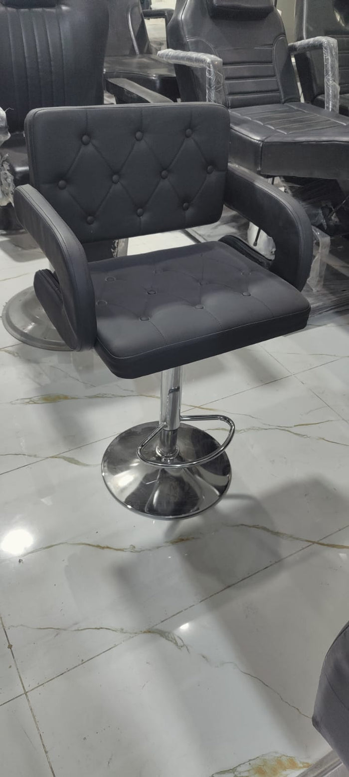 Sovereign Executive Salon Chair Hydraloic Jeck – Tufted Onyx Edition