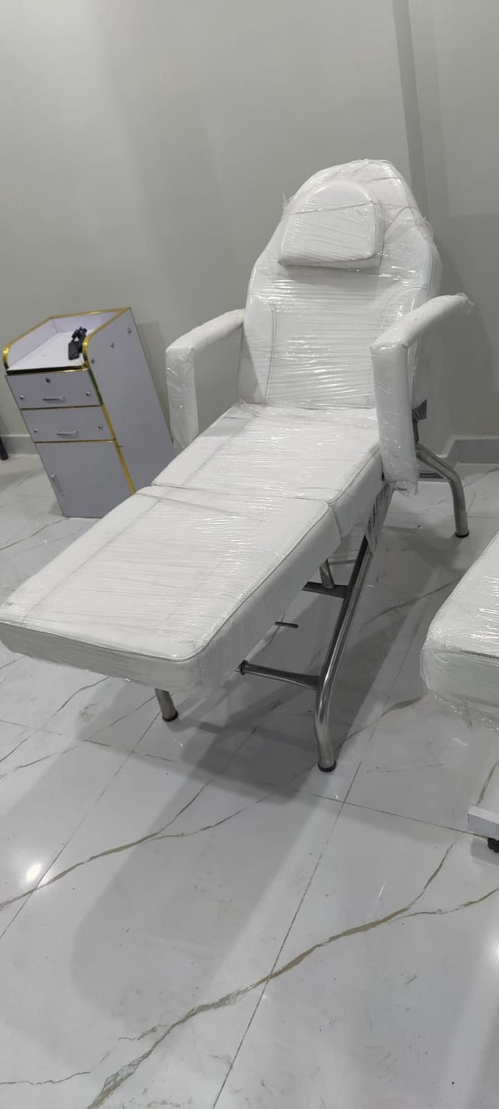 Titan Professional Treatment &amp; Aesthetic Bed – Alpine White Minimalist