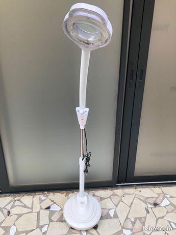 Professional LED Magnifying Lamp | Floor-Standing Skin Analysis Light